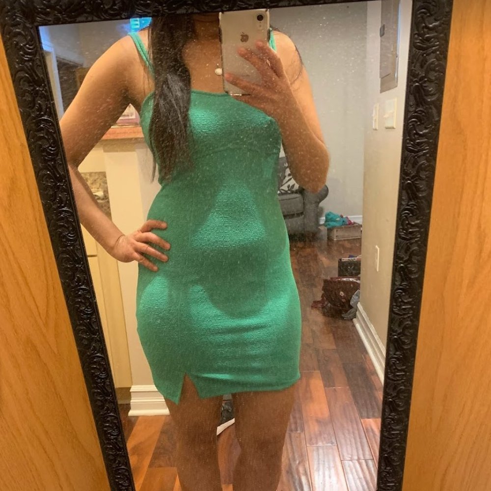 Lovely H&M Green Dress with small Slit!